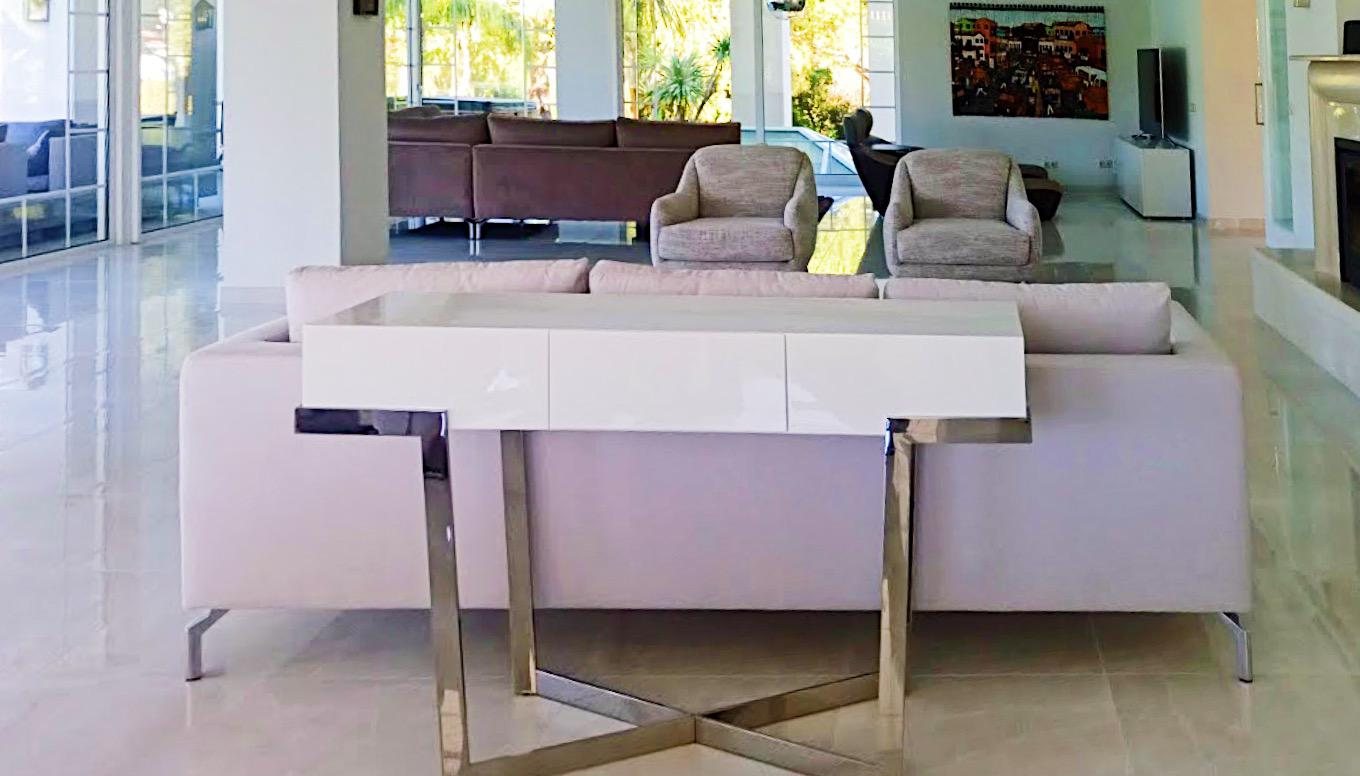 Living Rooms 18 — FINGERPRINT