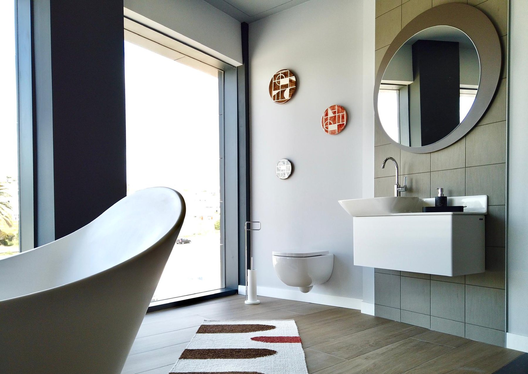Bathrooms 17 — FINGERPRINT