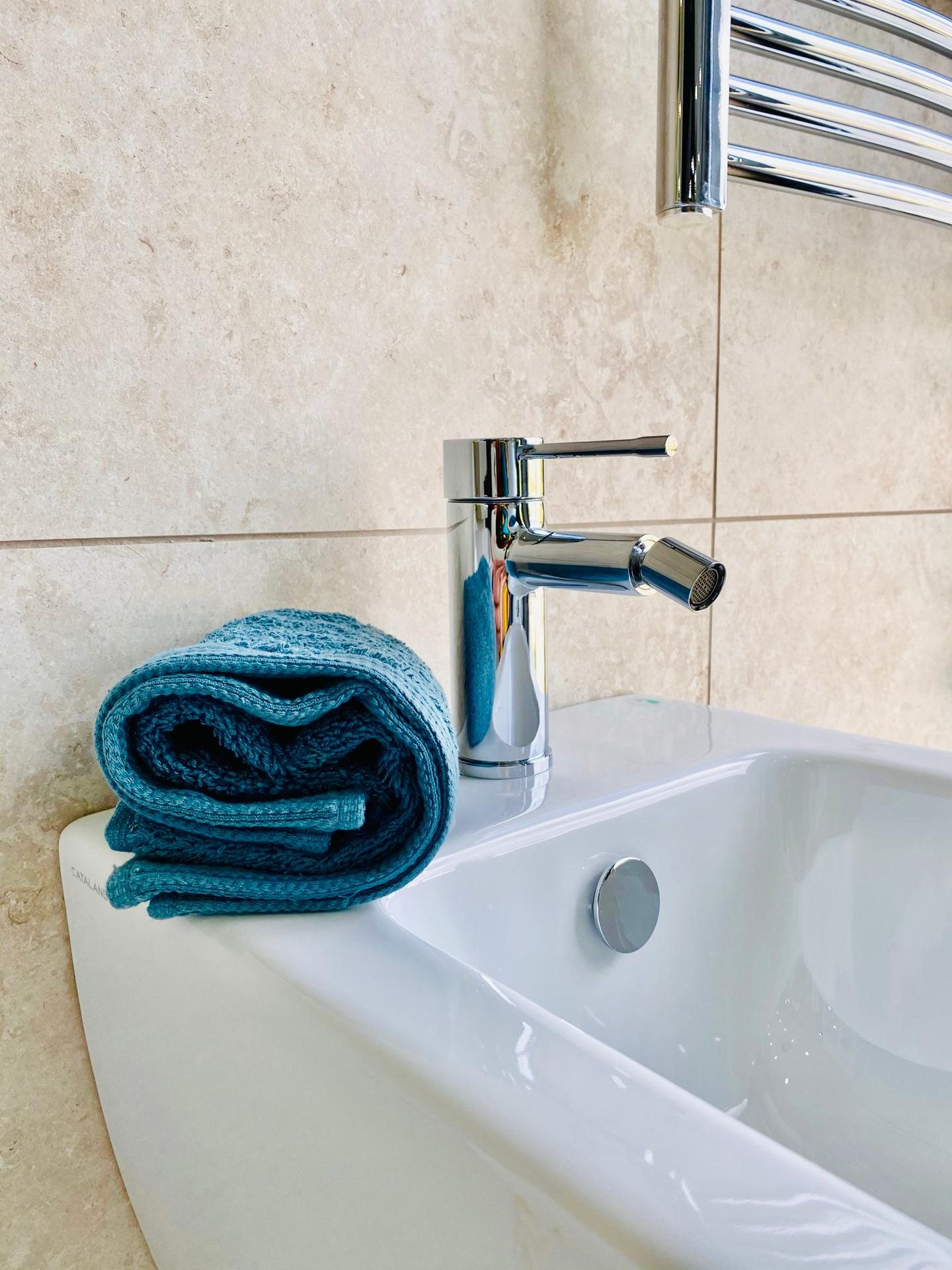 Bathrooms 12 — FINGERPRINT