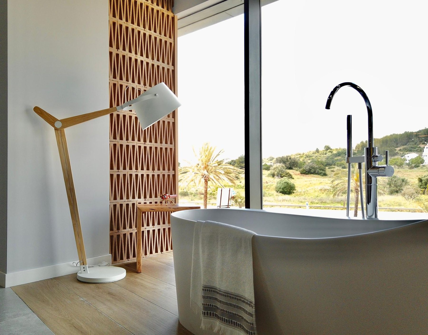 Bathrooms 18 — FINGERPRINT